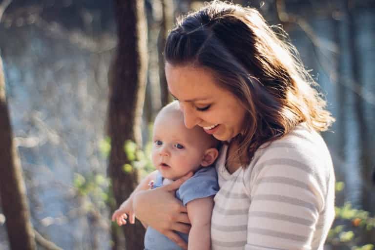 This is why mums hold their babies on the left, according to science This is why mums hold their babies on the left, according to science