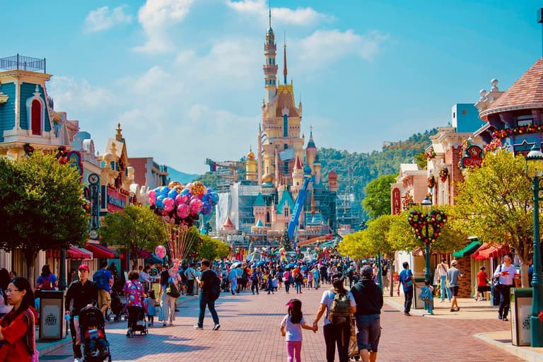 Disney drops ‘Boys & Girls’ greeting to be more inclusive and people aren’t happy Disney drops ‘Boys & Girls’ greeting to be more inclusive and people aren’t happy