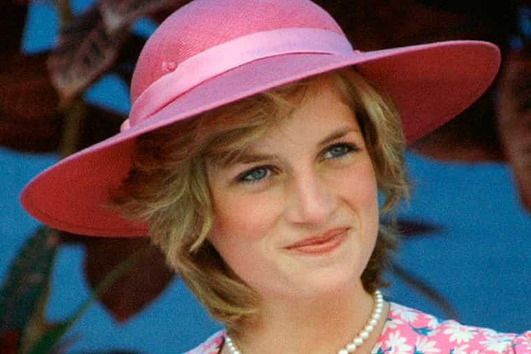 Uncanny! The Crown gives fans a glimpse at Princess Diana in Season 5 Uncanny! The Crown gives fans a glimpse at Princess Diana in Season 5