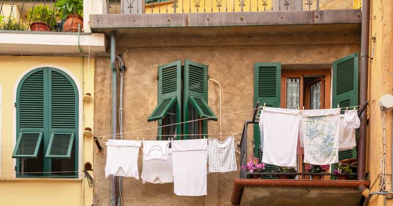 Toddler miraculously saved from 4-floor fall by clothesline Toddler miraculously saved from 4-floor fall by clothesline