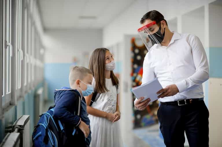 US schools asking parents to work as teachers due staff shortages getting “so bad” US schools asking parents to work as teachers due staff shortages getting “so bad”