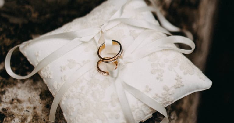 Groom makes second proposal at wedding – to adopt bride’s daughters Groom makes second proposal at wedding – to adopt bride’s daughters