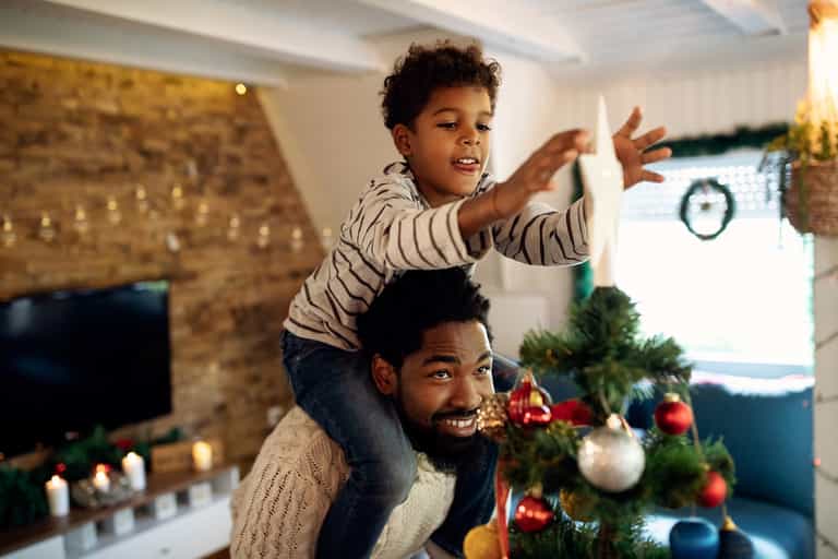 People who put their Christmas decorations up early are happier, science says People who put their Christmas decorations up early are happier, science says