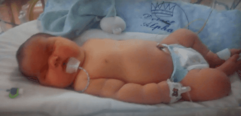 Mum gives birth to 14lbs 15oz baby believed to be UK’s 3rd biggest on record Mum gives birth to 14lbs 15oz baby believed to be UK’s 3rd biggest on record