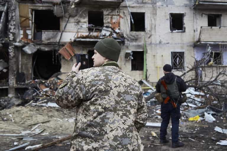 Violence in Ukraine enters fifth day as death toll rises Violence in Ukraine enters fifth day as death toll rises