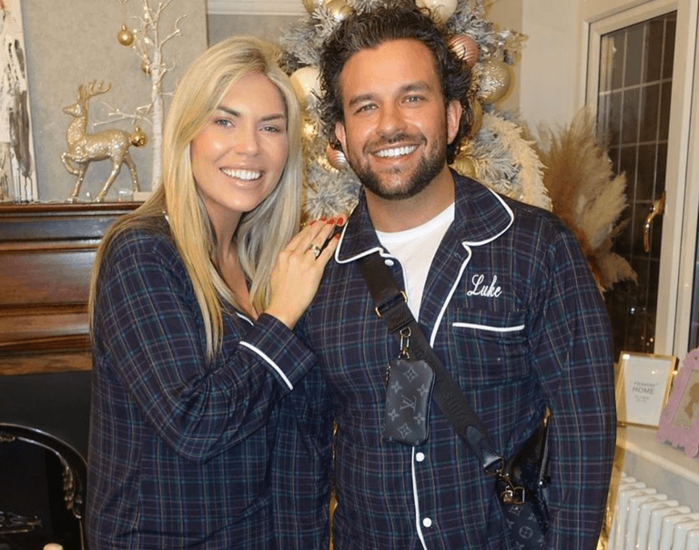 “Double blessed”: TOWIE star Frankie Essex reveals she’s pregnant with twins “Double blessed”: TOWIE star Frankie Essex reveals she’s pregnant with twins