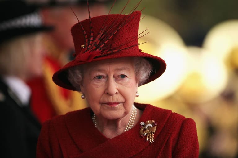 Queen Elizabeth doesn’t want to be seen in her wheelchair because it is “undignified” Queen Elizabeth doesn’t want to be seen in her wheelchair because it is “undignified”