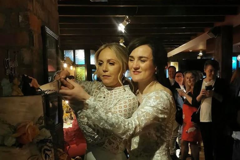 Kellie Harrington shares beautiful photo from her wedding to Mandy Loughlin Kellie Harrington shares beautiful photo from her wedding to Mandy Loughlin