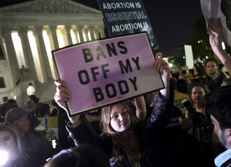 US Supreme Court votes to overturn abortion rights, leaked draft shows US Supreme Court votes to overturn abortion rights, leaked draft shows