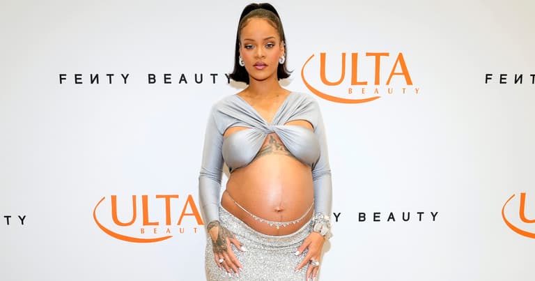 Pregnant Rihanna couldn’t attend the Met Gala – so a marble statue of her came instead Pregnant Rihanna couldn’t attend the Met Gala – so a marble statue of her came instead