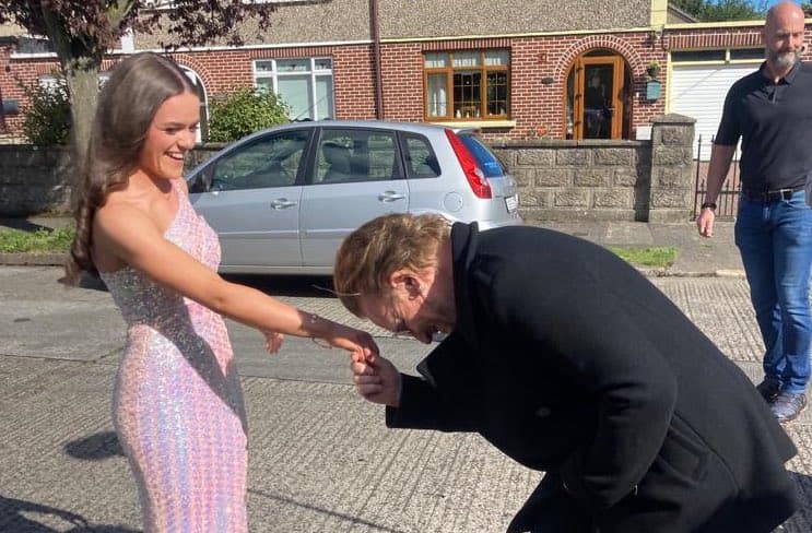 Bono bumps into girl on her way to the Debs as he visits old home Bono bumps into girl on her way to the Debs as he visits old home