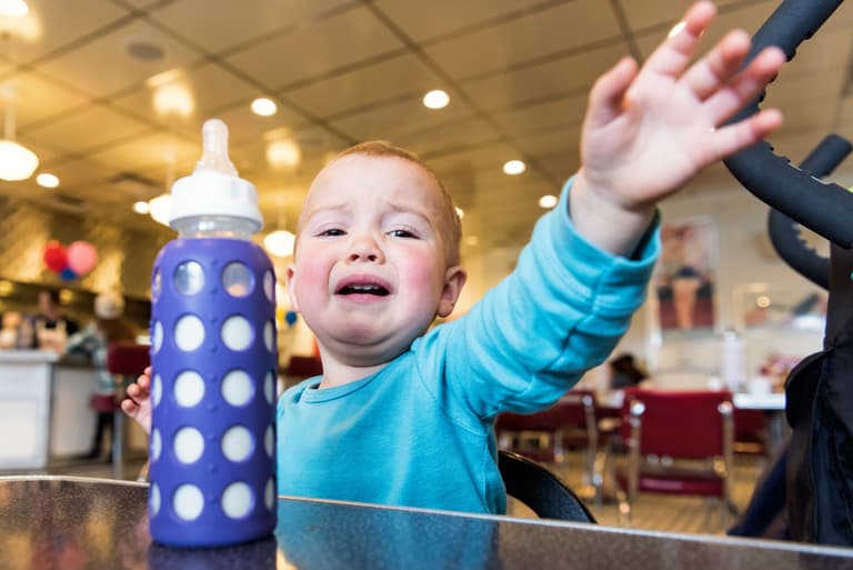 Parent says it’s “selfish” to let children cry in restaurants Parent says it’s “selfish” to let children cry in restaurants