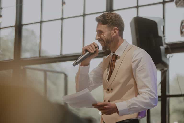 Bride’s affair with best man exposed during groom’s wedding speech Bride’s affair with best man exposed during groom’s wedding speech
