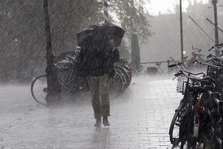 Status yellow thunderstorm warning issued for six counties Status yellow thunderstorm warning issued for six counties