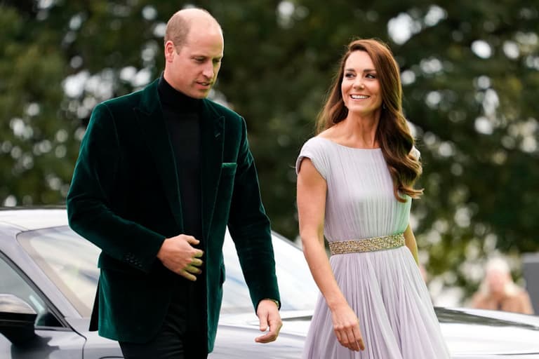 Prince William and Princess Kate struggling to live in ‘cramped’ Windsor mansion Prince William and Princess Kate struggling to live in ‘cramped’ Windsor mansion