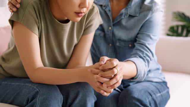 Family psychotherapist urges parents not to shutdown conversations about war with children Family psychotherapist urges parents not to shutdown conversations about war with children