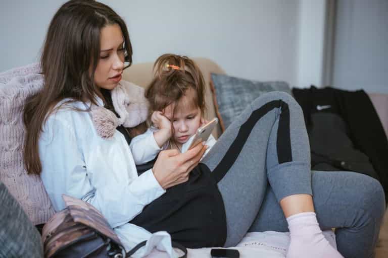 What is ‘phubbing’? And why shouldn’t you do it in front of your kids? What is ‘phubbing’? And why shouldn’t you do it in front of your kids?