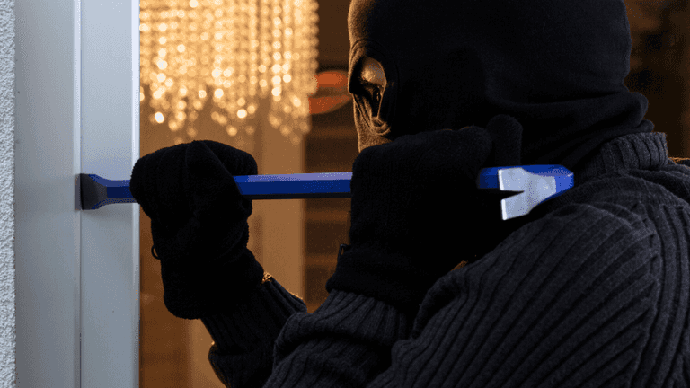 Former burglars reveal what makes a home a target at Christmas Former burglars reveal what makes a home a target at Christmas