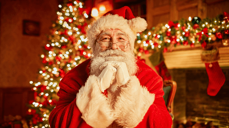 Hotel Santa applauded for his reaction after little girl refuses to sit on his lap Hotel Santa applauded for his reaction after little girl refuses to sit on his lap