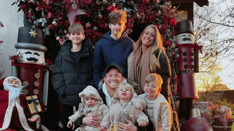 Fans in stitches after Stacey Solomon’s ‘Elf on the Shelf’ prank goes wrong Fans in stitches after Stacey Solomon’s ‘Elf on the Shelf’ prank goes wrong