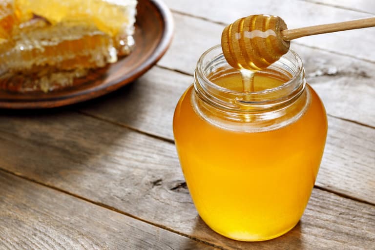 This why babies shouldn’t have honey until they’re over the age of one This why babies shouldn’t have honey until they’re over the age of one