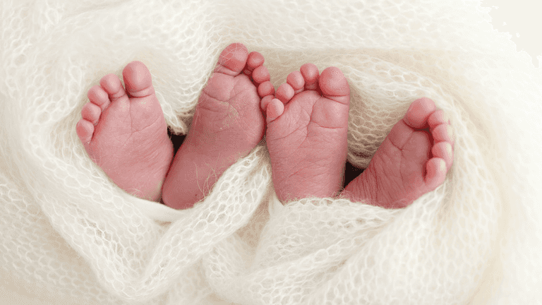 Mum who didn’t know she was pregnant gives birth to twins Mum who didn’t know she was pregnant gives birth to twins