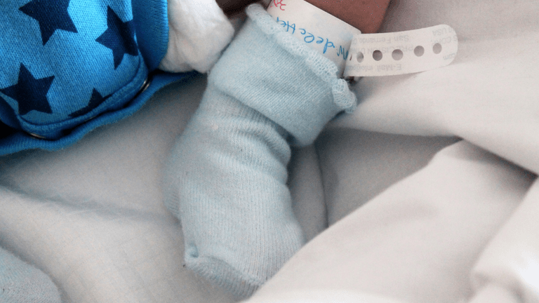 Dad has horrible reaction after wife lied about baby’s gender Dad has horrible reaction after wife lied about baby’s gender