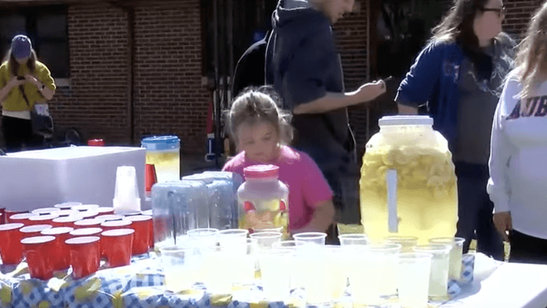 Grieving child raises €8,000 from lemonade stand to pay for late mum’s headstone Grieving child raises €8,000 from lemonade stand to pay for late mum’s headstone