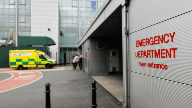 Pupils have lucky escape after school bus crashes into ditch in Limerick Pupils have lucky escape after school bus crashes into ditch in Limerick