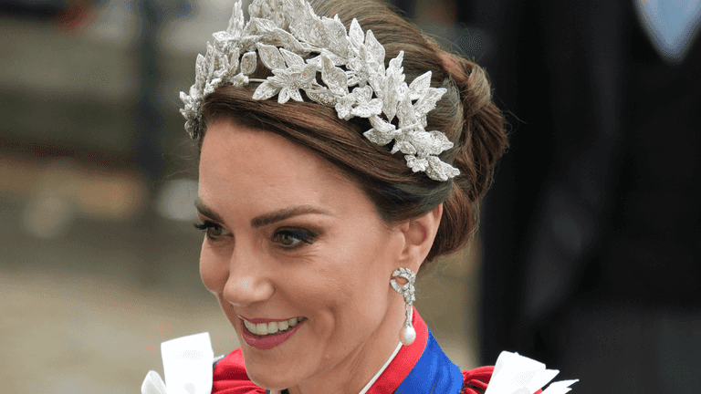 Kate Middleton praised after emotional interaction with cancer patient Kate Middleton praised after emotional interaction with cancer patient