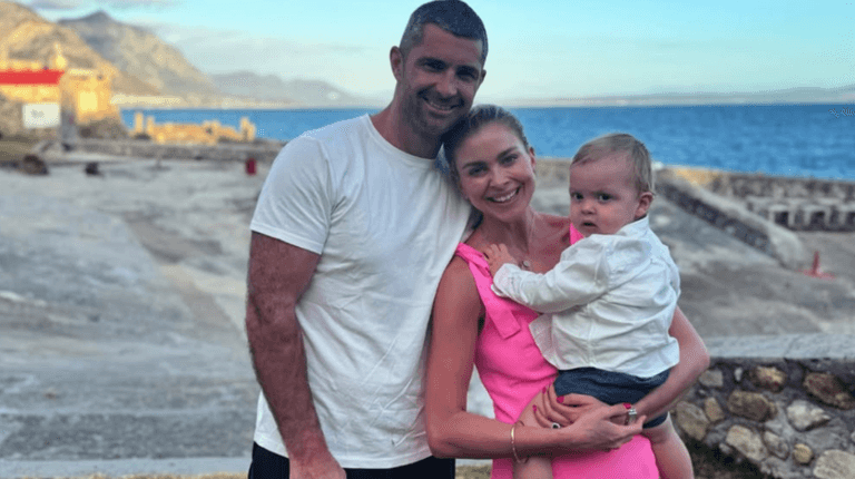 Jess Redden and Rob Kearney are expecting their second child together Jess Redden and Rob Kearney are expecting their second child together