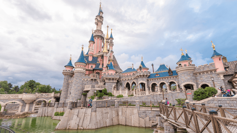 Parents rushing to swipe up incredible Disneyland Paris offer with 43% off Parents rushing to swipe up incredible Disneyland Paris offer with 43% off