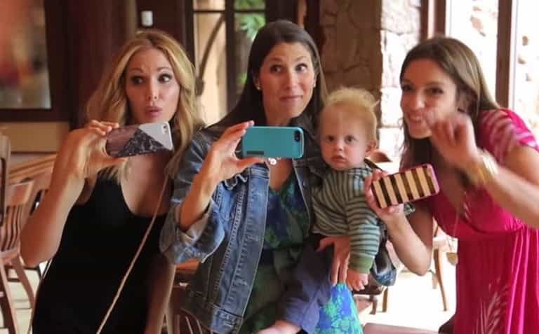#NoFilter: Nothing will get in the way of these mums getting the perfect family pic #NoFilter: Nothing will get in the way of these mums getting the perfect family pic