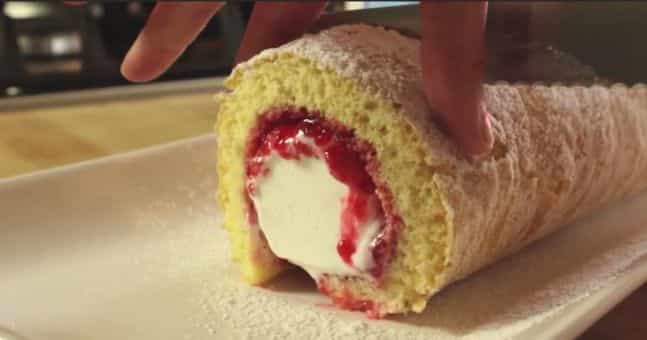 Keep rollin’ rollin’: Treat the whole clan to this gorgeous raspberry jam eskimo roll Keep rollin’ rollin’: Treat the whole clan to this gorgeous raspberry jam eskimo roll