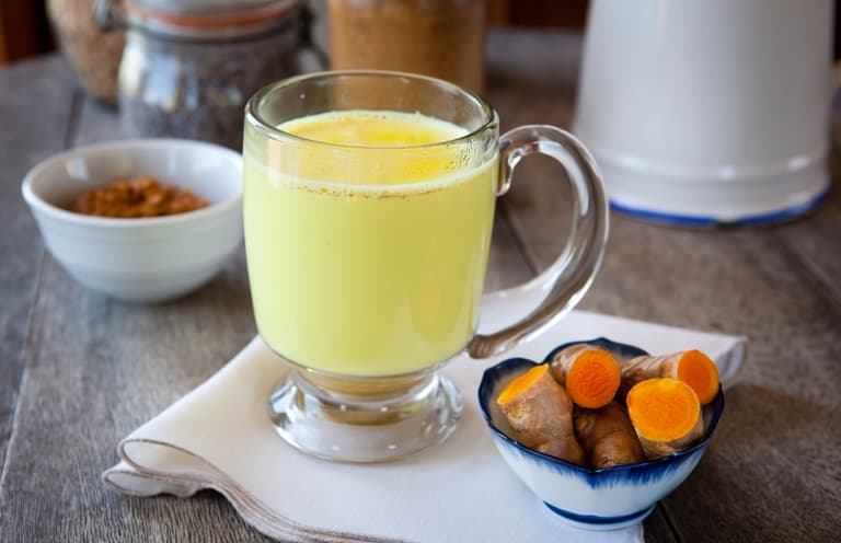 This anti-inflammatory Turmeric smoothie is the perfect potion for tiredness This anti-inflammatory Turmeric smoothie is the perfect potion for tiredness