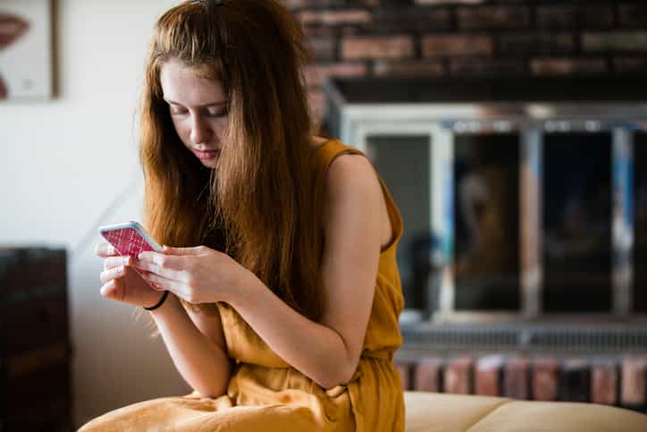 Teenage girls more affected than boys by sexting and ‘digital abuse’ Teenage girls more affected than boys by sexting and ‘digital abuse’