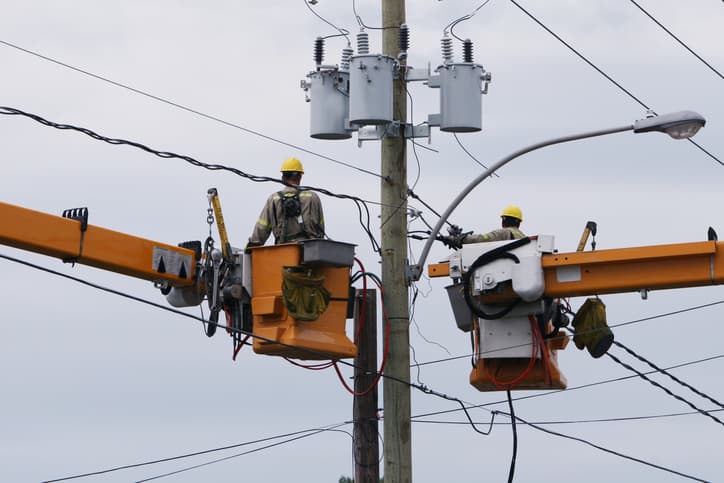 Schools may not reopen as ESB battles to restore power to 25,000 in Leinster and Munster Schools may not reopen as ESB battles to restore power to 25,000 in Leinster and Munster