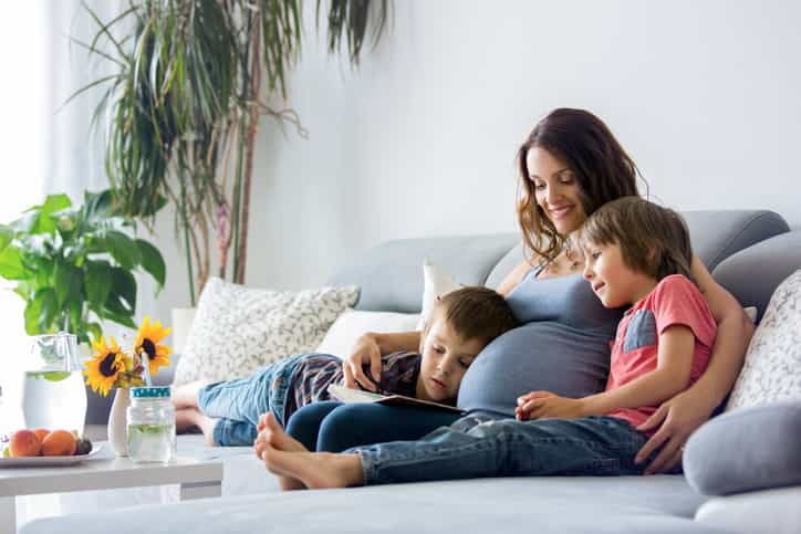 Again, again! Reading the same book to your child repeatedly makes them smart Again, again! Reading the same book to your child repeatedly makes them smart