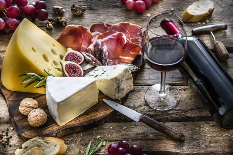 The expert guide to what wines to pair with your Christmas cheeseboard (yes, there’s a cheese for rosé!) The expert guide to what wines to pair with your Christmas cheeseboard (yes, there’s a cheese for rosé!)