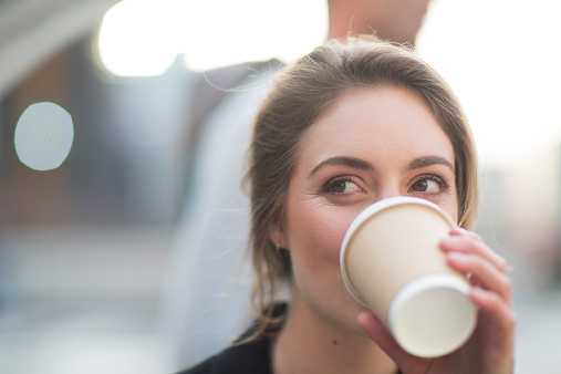 A new study encourages pregnant women to reduce their intake of caffeine A new study encourages pregnant women to reduce their intake of caffeine