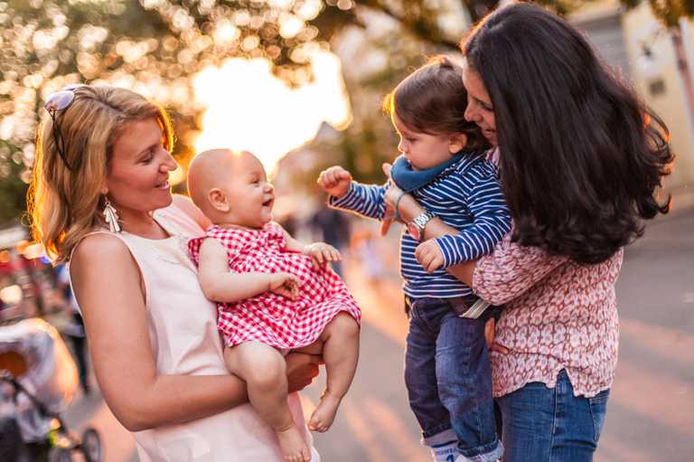 Why is it sometimes SO hard to talk to other mothers? Why is it sometimes SO hard to talk to other mothers?