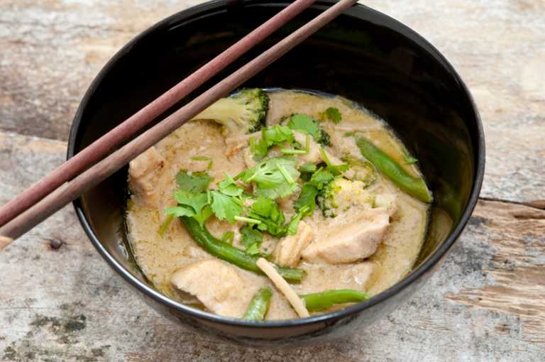 Fakeaway Friday: Lazy Thai chicken curry for less cash (and calories!) Fakeaway Friday: Lazy Thai chicken curry for less cash (and calories!)