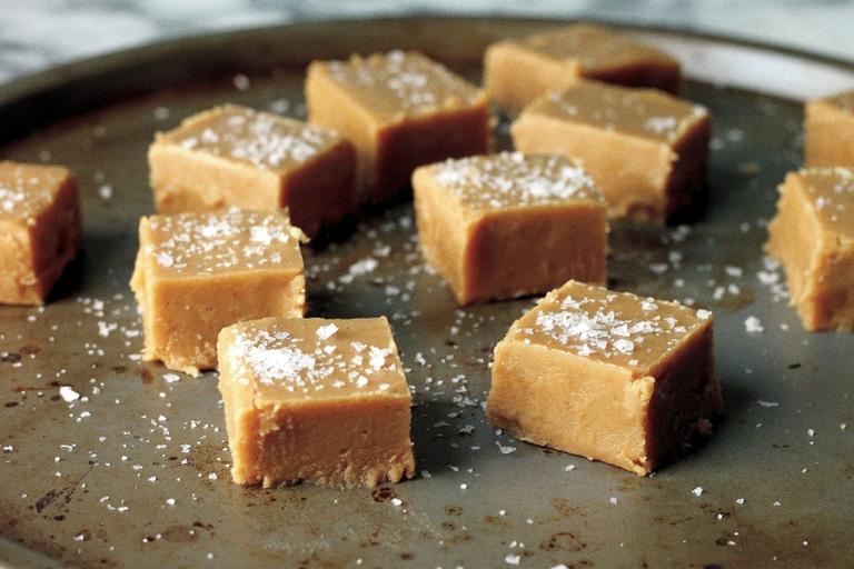 This microwave boozy fudge is SO good (and ready in just MINUTES) This microwave boozy fudge is SO good (and ready in just MINUTES)