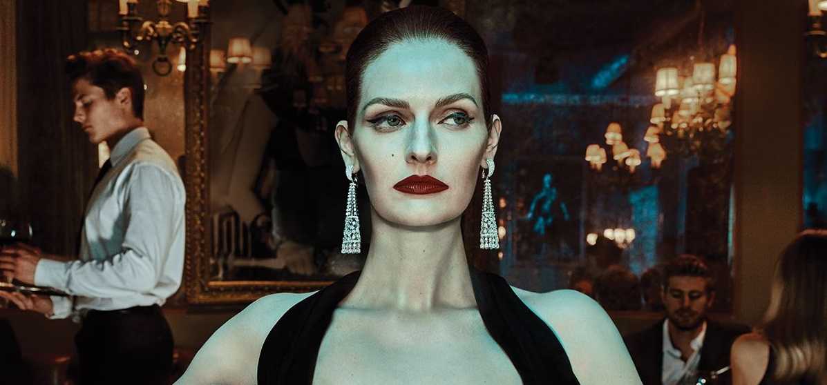 Fitness group ‘Equinox’ defends their image of a glamorous breastfeeding mother