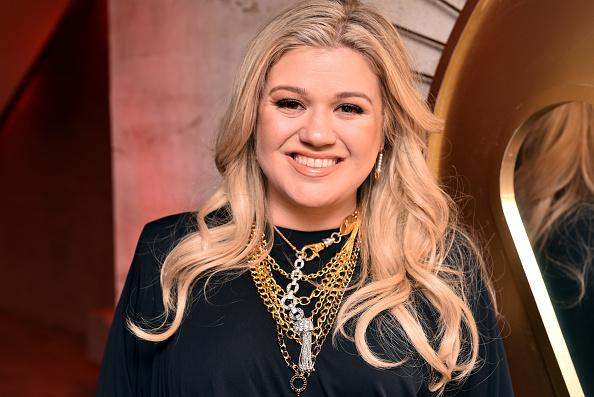 Kelly Clarkson is teaching her children about sexual harassment