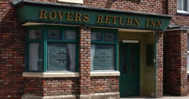 Coronation Street viewers spot glaring error on last night’s show Coronation Street viewers spot glaring error on last night’s show
