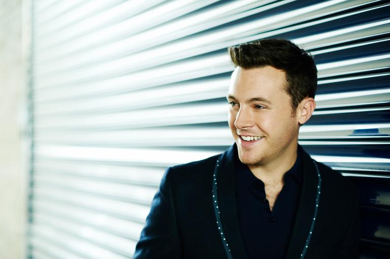 Fans are freaking out over Nathan Carter’s latest snap with mystery woman Fans are freaking out over Nathan Carter’s latest snap with mystery woman