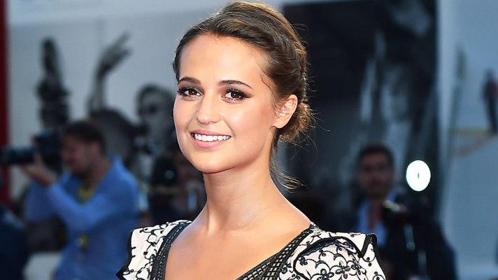 The Lorraine Show criticised for very awkward interview with Alicia Vikander The Lorraine Show criticised for very awkward interview with Alicia Vikander