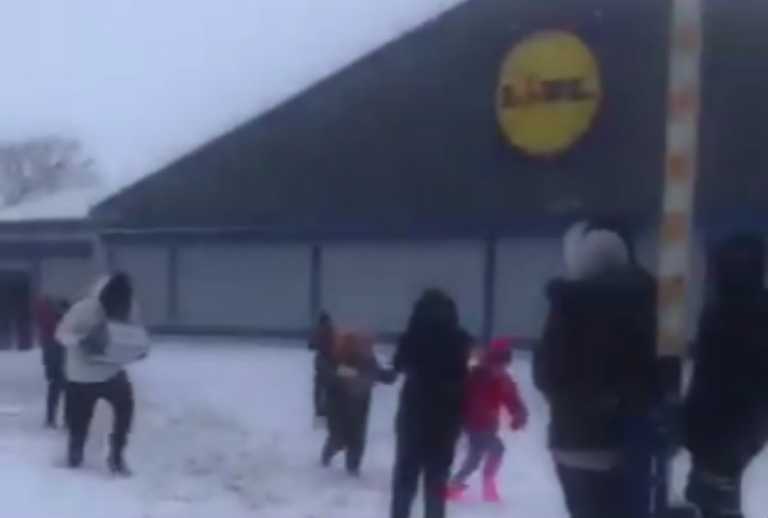 Terrifying scenes as an empty Lidl store in west Dublin is dramatically looted Terrifying scenes as an empty Lidl store in west Dublin is dramatically looted