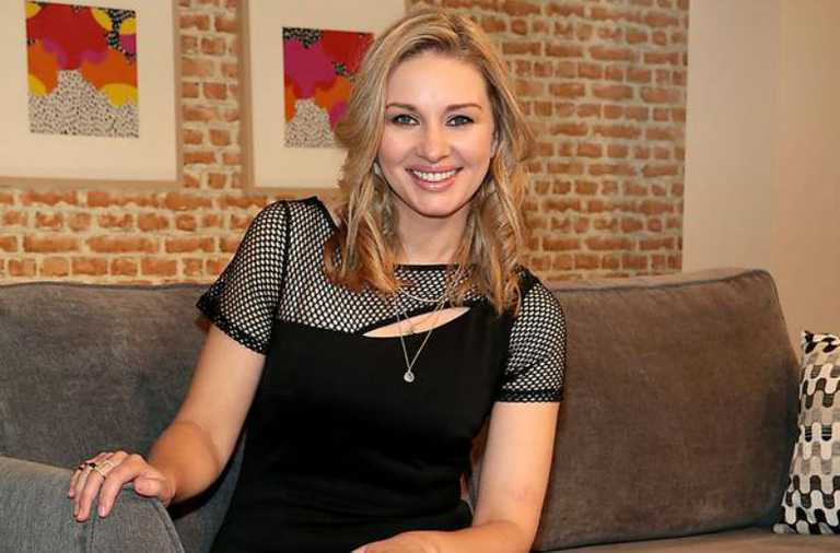 This hero Aer Lingus crew member stepped in and comforted Anna Daly’s baby on a flight This hero Aer Lingus crew member stepped in and comforted Anna Daly’s baby on a flight